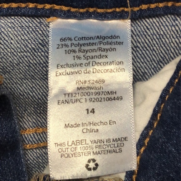 Time and Tru Mid Rise Denim Shorts - Picture 6 of 6